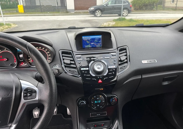 Ford Fiesta cena 43900 przebieg: 104000, rok produkcji 2014 z Kielce małe 742